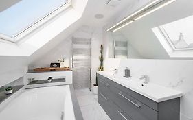 Beautiful 4 Bed Immaculate Condition Refurbished Property