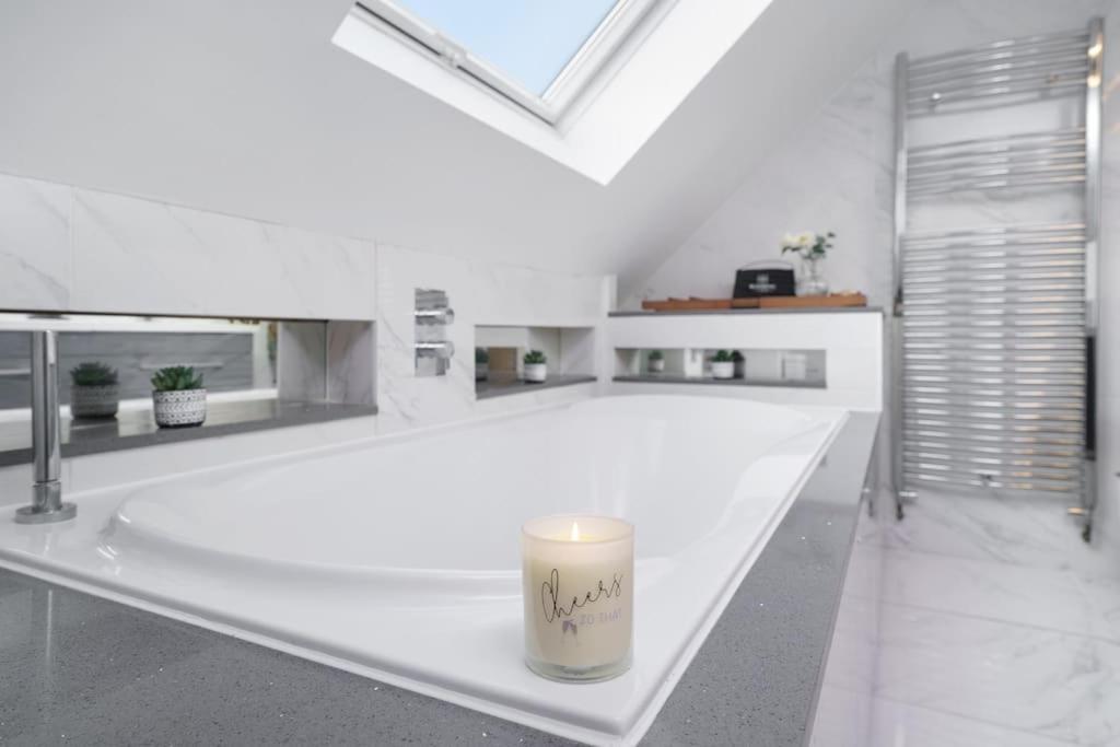 Beautiful 4 Bed Immaculate Condition Refurbished Property Romford Exterior photo